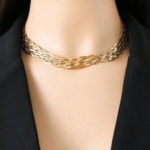 Elegant Gold Braided Necklace